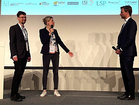 Christian Homann von Ferrosens und Kathrin Gärtner von Eximmium, Gewinner des Publikumspreises in der Kategorie "Emerging startup". 